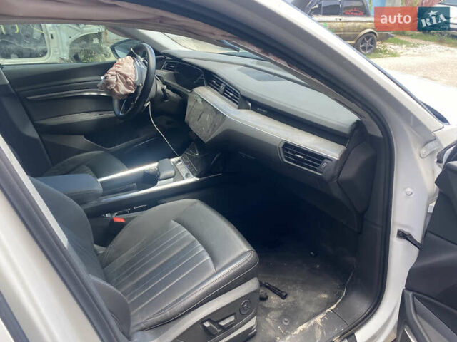 Белый Ауди E-Tron, объемом двигателя 0 л и пробегом 53 тыс. км за 14500 $, фото 5 на Automoto.ua