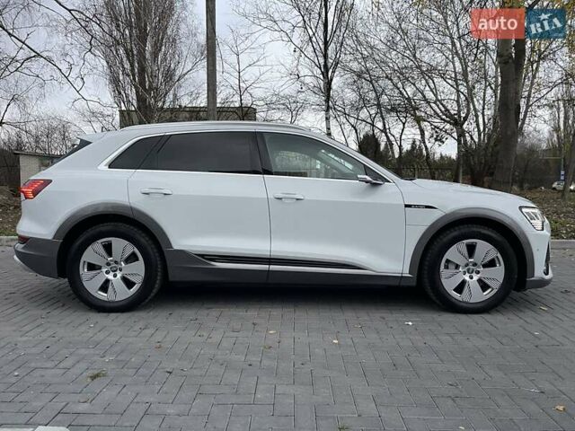 Білий Ауді E-Tron, об'ємом двигуна 0 л та пробігом 76 тис. км за 33600 $, фото 4 на Automoto.ua