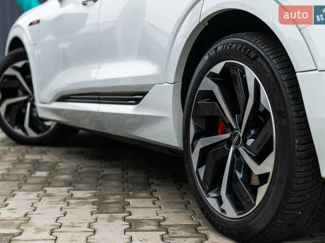 Білий Ауді E-Tron, об'ємом двигуна 0 л та пробігом 57 тис. км за 50555 $, фото 6 на Automoto.ua