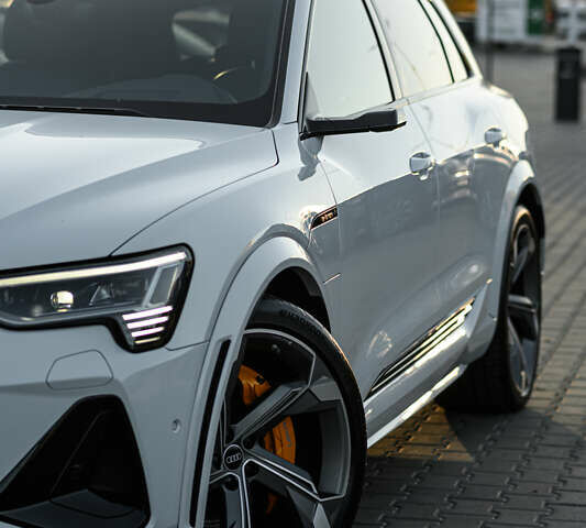Белый Ауди E-Tron, объемом двигателя 0 л и пробегом 73 тыс. км за 46990 $, фото 4 на Automoto.ua