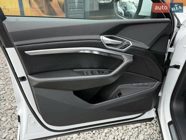 Белый Ауди E-Tron, объемом двигателя 0 л и пробегом 144 тыс. км за 29999 $, фото 56 на Automoto.ua