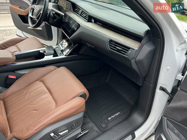 Білий Ауді E-Tron, об'ємом двигуна 0 л та пробігом 38 тис. км за 46000 $, фото 22 на Automoto.ua
