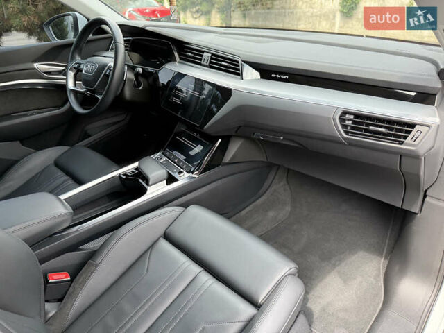 Білий Ауді E-Tron, об'ємом двигуна 0 л та пробігом 35 тис. км за 29999 $, фото 28 на Automoto.ua