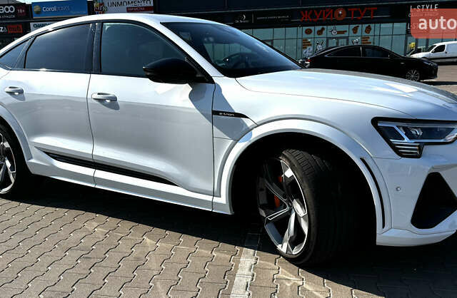 Белый Ауди E-Tron, объемом двигателя 0 л и пробегом 62 тыс. км за 48100 $, фото 7 на Automoto.ua