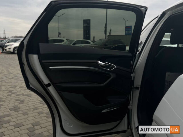 Белый Ауди E-Tron, объемом двигателя 50 л и пробегом 42 тыс. км за 43300 $, фото 20 на Automoto.ua