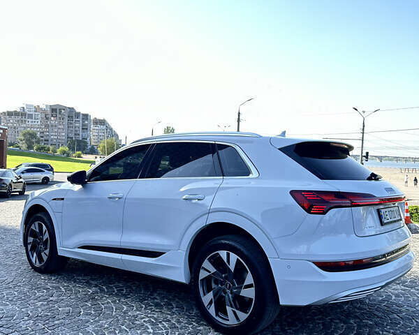 Белый Ауди E-Tron, объемом двигателя 0 л и пробегом 50 тыс. км за 38000 $, фото 7 на Automoto.ua