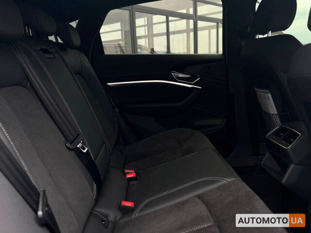 Белый Ауди E-Tron, объемом двигателя 50 л и пробегом 42 тыс. км за 43300 $, фото 25 на Automoto.ua