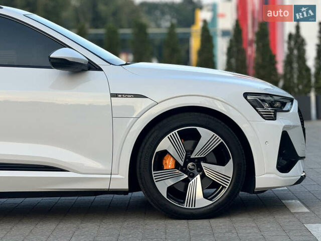 Белый Ауди E-Tron, объемом двигателя 0 л и пробегом 61 тыс. км за 42800 $, фото 3 на Automoto.ua