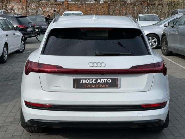 Білий Ауді E-Tron, об'ємом двигуна 0 л та пробігом 45 тис. км за 33000 $, фото 4 на Automoto.ua
