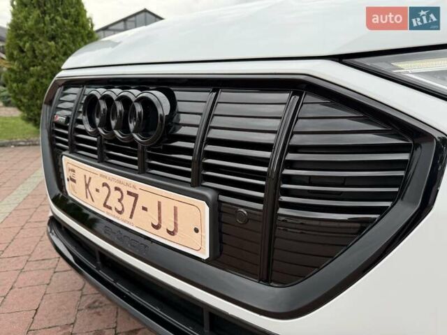 Белый Ауди E-Tron, объемом двигателя 0 л и пробегом 140 тыс. км за 31449 $, фото 11 на Automoto.ua
