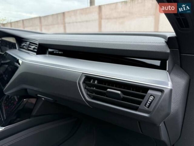 Белый Ауди E-Tron, объемом двигателя 0 л и пробегом 140 тыс. км за 31449 $, фото 139 на Automoto.ua