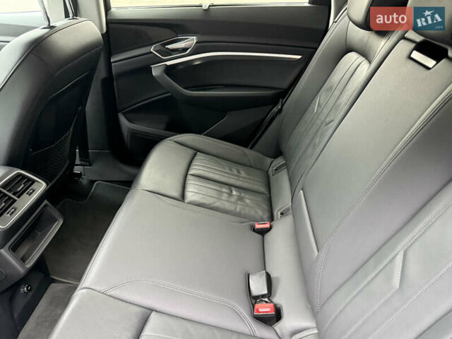 Белый Ауди E-Tron, объемом двигателя 0 л и пробегом 140 тыс. км за 33490 $, фото 34 на Automoto.ua