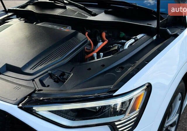 Білий Ауді E-Tron, об'ємом двигуна 0 л та пробігом 33 тис. км за 29000 $, фото 6 на Automoto.ua