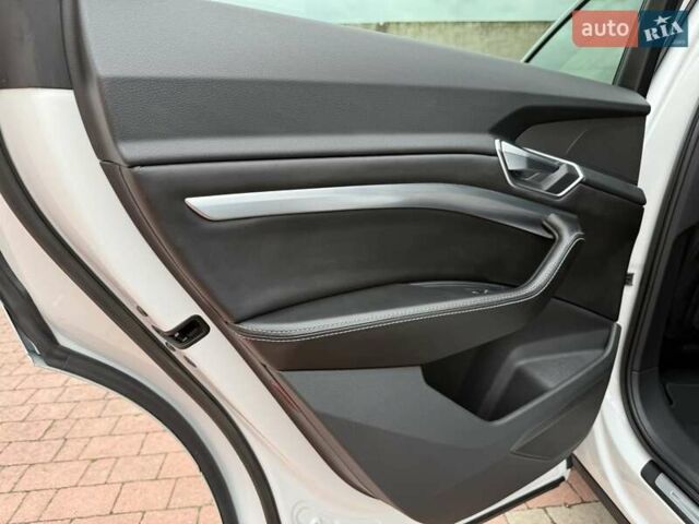 Белый Ауди E-Tron, объемом двигателя 0 л и пробегом 140 тыс. км за 31449 $, фото 143 на Automoto.ua