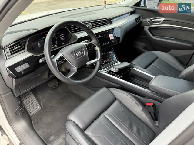 Білий Ауді E-Tron, об'ємом двигуна 0 л та пробігом 35 тис. км за 29999 $, фото 60 на Automoto.ua
