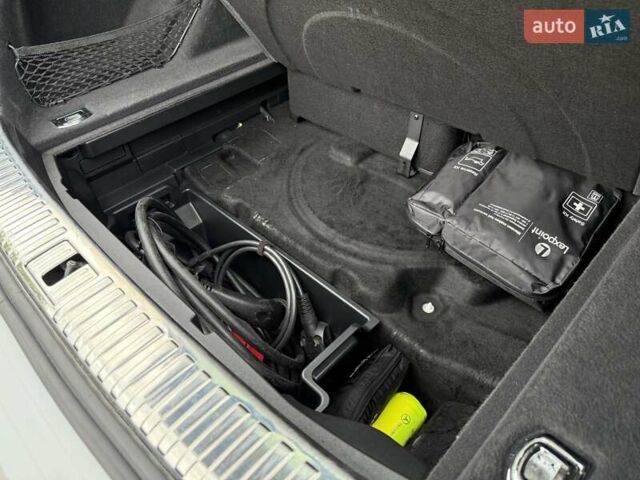 Белый Ауди E-Tron, объемом двигателя 0 л и пробегом 140 тыс. км за 31449 $, фото 173 на Automoto.ua