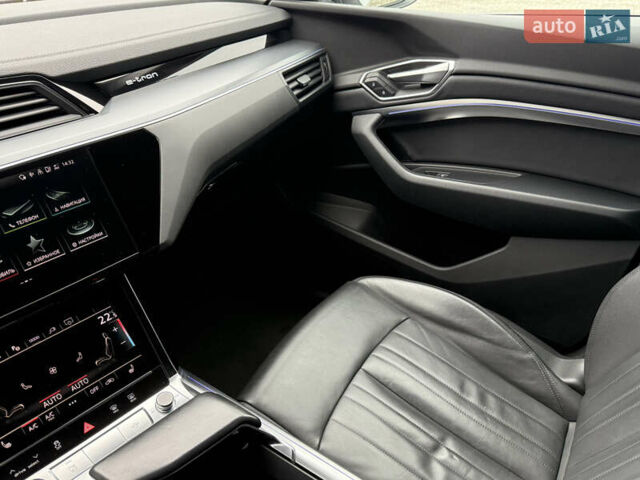 Белый Ауди E-Tron, объемом двигателя 0 л и пробегом 140 тыс. км за 33490 $, фото 25 на Automoto.ua
