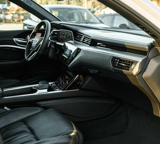 Белый Ауди E-Tron, объемом двигателя 0 л и пробегом 73 тыс. км за 46990 $, фото 23 на Automoto.ua