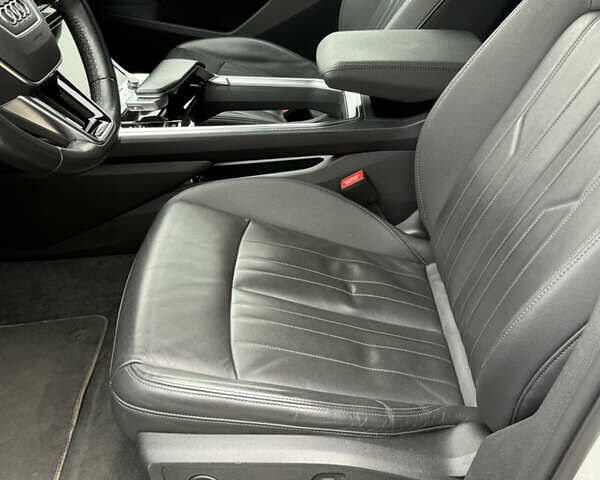 Белый Ауди E-Tron, объемом двигателя 0 л и пробегом 140 тыс. км за 33490 $, фото 30 на Automoto.ua