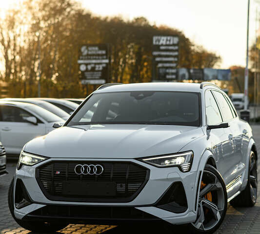 Белый Ауди E-Tron, объемом двигателя 0 л и пробегом 73 тыс. км за 46990 $, фото 2 на Automoto.ua