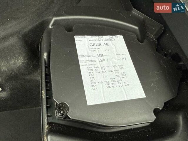 Білий Ауді E-Tron, об'ємом двигуна 0 л та пробігом 69 тис. км за 31500 $, фото 26 на Automoto.ua