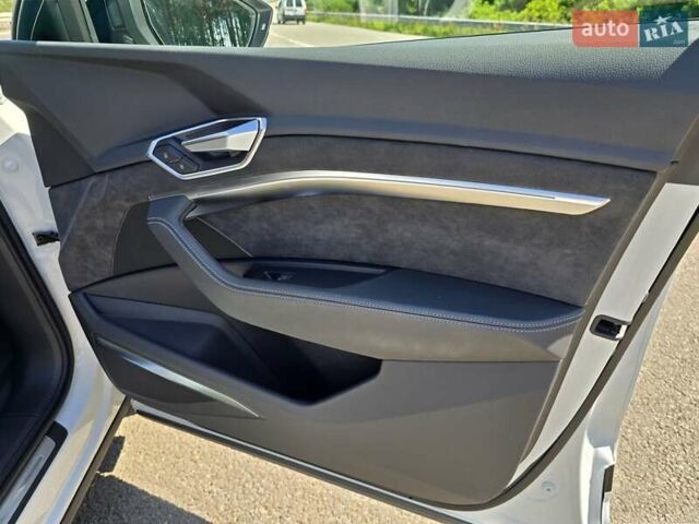 Белый Ауди E-Tron, объемом двигателя 0 л и пробегом 53 тыс. км за 44999 $, фото 68 на Automoto.ua