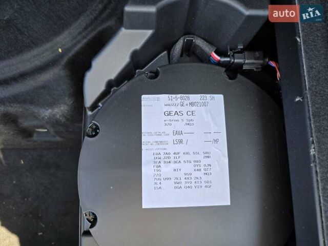 Белый Ауди E-Tron, объемом двигателя 0 л и пробегом 53 тыс. км за 44999 $, фото 35 на Automoto.ua