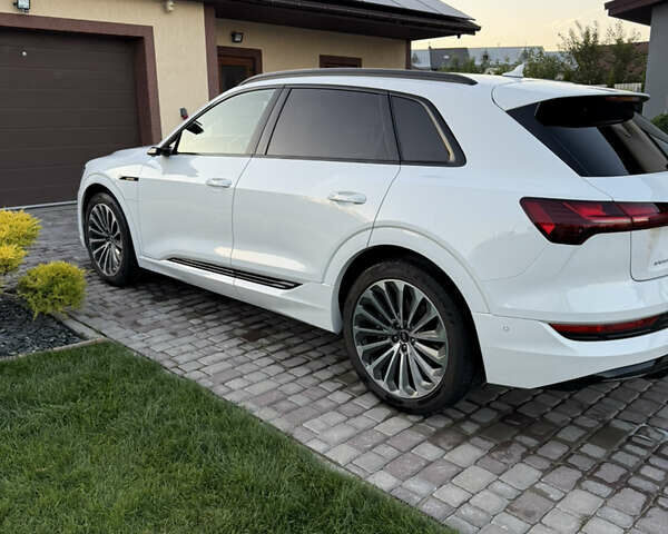 Белый Ауди E-Tron, объемом двигателя 0 л и пробегом 43 тыс. км за 43500 $, фото 4 на Automoto.ua
