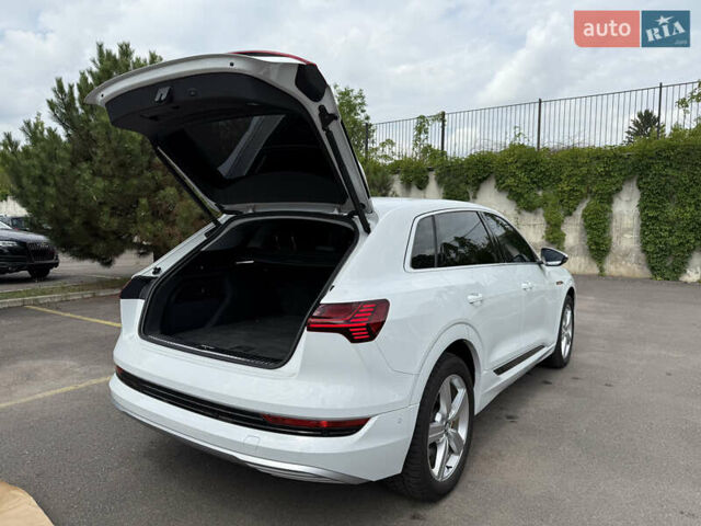 Білий Ауді E-Tron, об'ємом двигуна 0 л та пробігом 35 тис. км за 29999 $, фото 50 на Automoto.ua