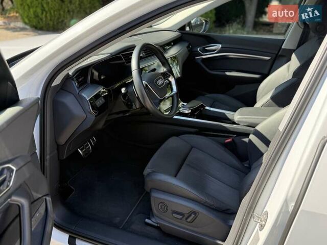 Білий Ауді E-Tron, об'ємом двигуна 0 л та пробігом 16 тис. км за 44900 $, фото 11 на Automoto.ua