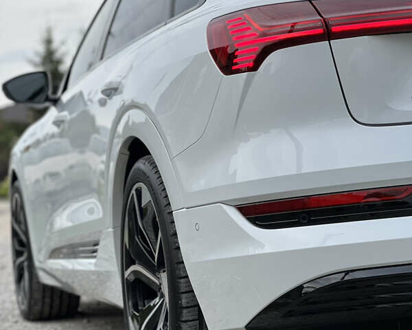 Білий Ауді E-Tron, об'ємом двигуна 0 л та пробігом 38 тис. км за 46000 $, фото 6 на Automoto.ua