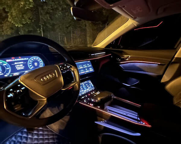 Белый Ауди E-Tron, объемом двигателя 0 л и пробегом 50 тыс. км за 38000 $, фото 1 на Automoto.ua