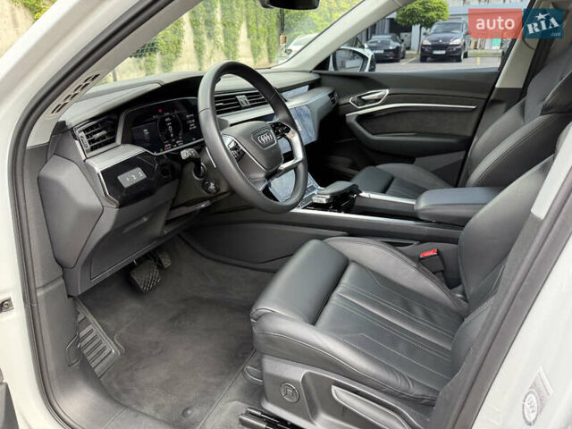 Білий Ауді E-Tron, об'ємом двигуна 0 л та пробігом 35 тис. км за 29999 $, фото 58 на Automoto.ua