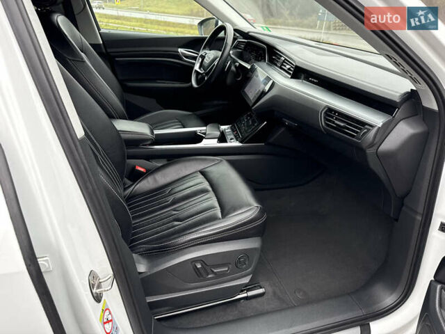 Білий Ауді E-Tron, об'ємом двигуна 0 л та пробігом 69 тис. км за 31500 $, фото 31 на Automoto.ua