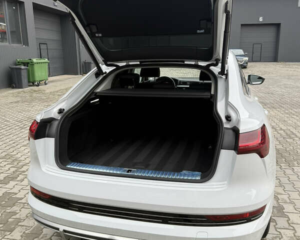 Белый Ауди E-Tron, объемом двигателя 0 л и пробегом 140 тыс. км за 33490 $, фото 39 на Automoto.ua