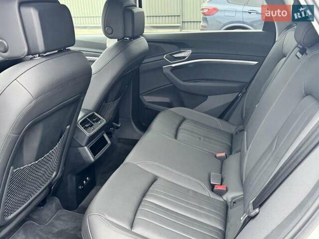 Білий Ауді E-Tron, об'ємом двигуна 0 л та пробігом 36 тис. км за 32500 $, фото 16 на Automoto.ua