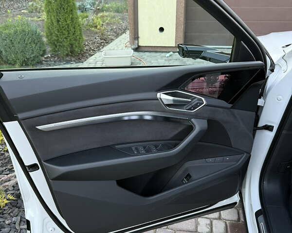 Белый Ауди E-Tron, объемом двигателя 0 л и пробегом 43 тыс. км за 43500 $, фото 26 на Automoto.ua