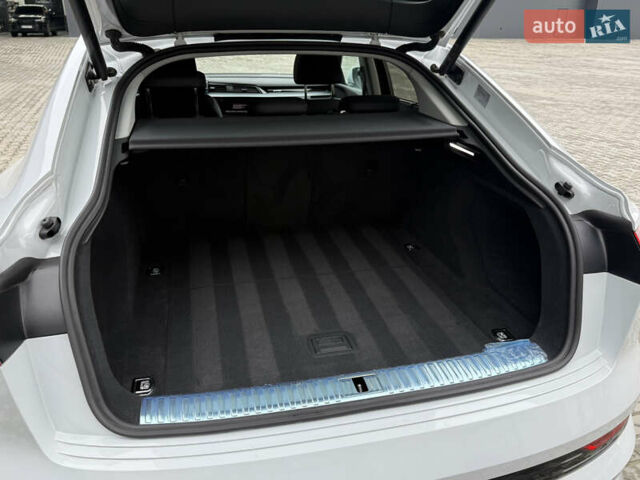 Белый Ауди E-Tron, объемом двигателя 0 л и пробегом 140 тыс. км за 33490 $, фото 37 на Automoto.ua