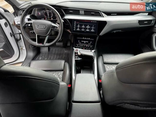 Белый Ауди E-Tron, объемом двигателя 0 л и пробегом 62 тыс. км за 48100 $, фото 34 на Automoto.ua