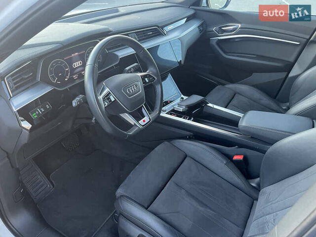 Белый Ауди E-Tron, объемом двигателя 0 л и пробегом 57 тыс. км за 32200 $, фото 18 на Automoto.ua