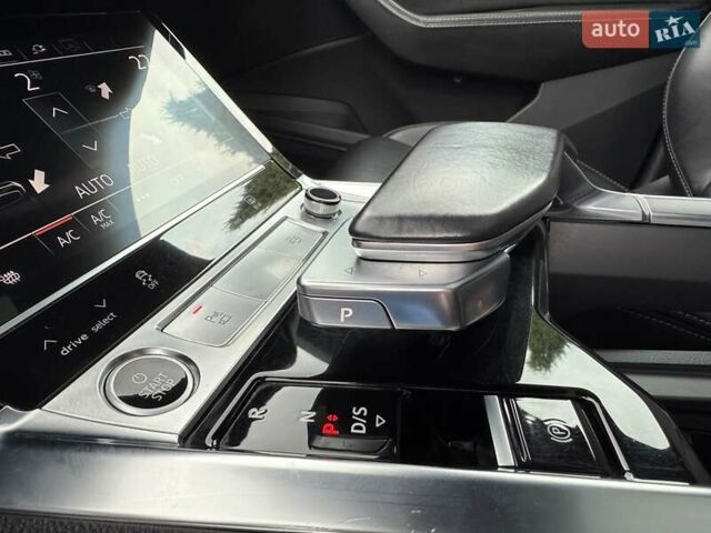 Белый Ауди E-Tron, объемом двигателя 0 л и пробегом 140 тыс. км за 31449 $, фото 114 на Automoto.ua