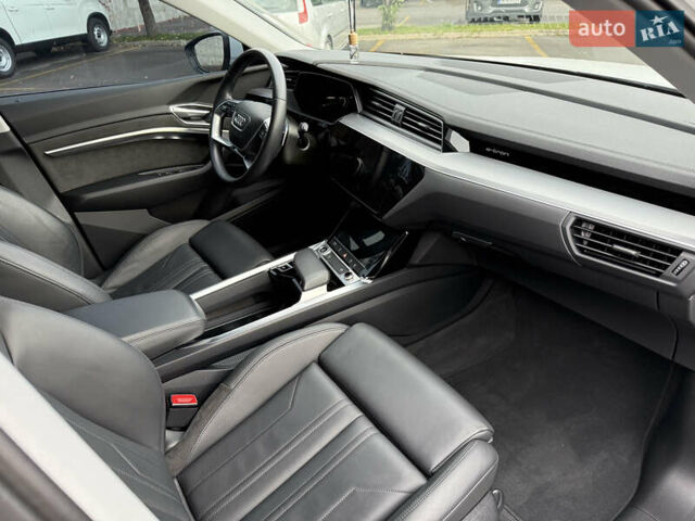 Белый Ауди E-Tron, объемом двигателя 0 л и пробегом 35 тыс. км за 29999 $, фото 23 на Automoto.ua