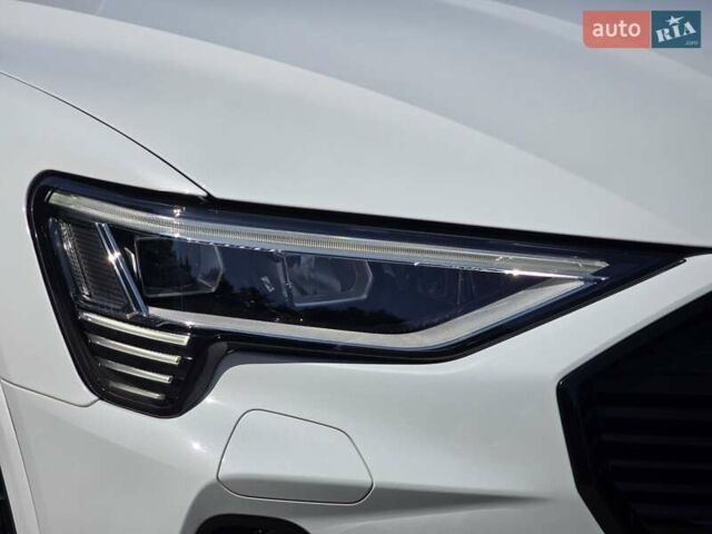 Белый Ауди E-Tron, объемом двигателя 0 л и пробегом 53 тыс. км за 44999 $, фото 10 на Automoto.ua