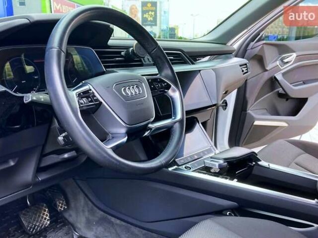 Белый Ауди E-Tron, объемом двигателя 0 л и пробегом 78 тыс. км за 29800 $, фото 6 на Automoto.ua