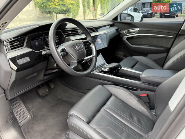 Білий Ауді E-Tron, об'ємом двигуна 0 л та пробігом 35 тис. км за 29999 $, фото 59 на Automoto.ua
