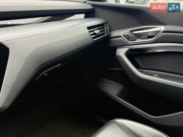 Белый Ауди E-Tron, объемом двигателя 0 л и пробегом 140 тыс. км за 33490 $, фото 26 на Automoto.ua