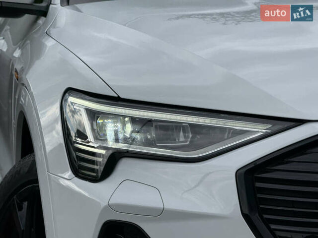 Белый Ауди E-Tron, объемом двигателя 0 л и пробегом 144 тыс. км за 29999 $, фото 15 на Automoto.ua