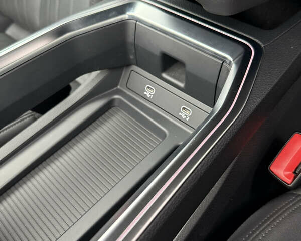 Белый Ауди E-Tron, объемом двигателя 0 л и пробегом 140 тыс. км за 33490 $, фото 29 на Automoto.ua