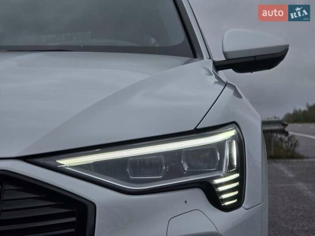 Белый Ауди E-Tron, объемом двигателя 0 л и пробегом 68 тыс. км за 39999 $, фото 11 на Automoto.ua