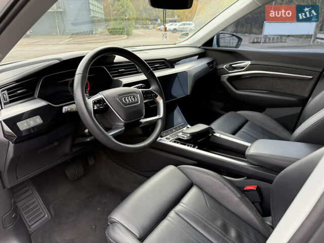 Белый Ауди E-Tron, объемом двигателя 0 л и пробегом 35 тыс. км за 29999 $, фото 16 на Automoto.ua